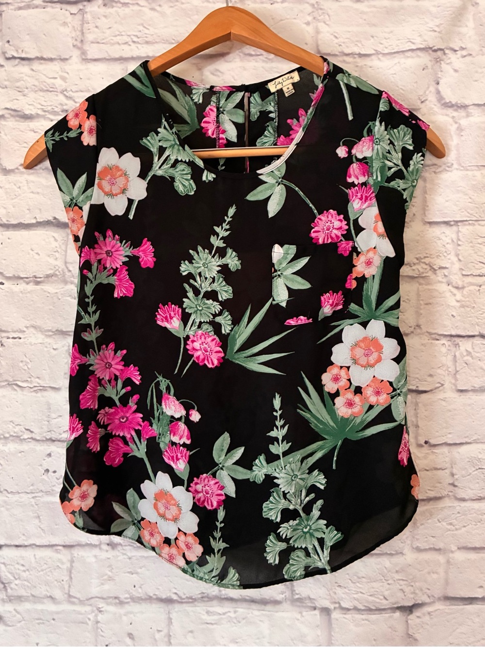 Lily White Women's Black Floral V-Neck Sleeveless Chiffon Keyhole Blouse M